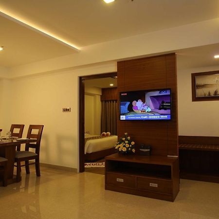 Hotel Karthika Park Kazhakuttam Экстерьер фото