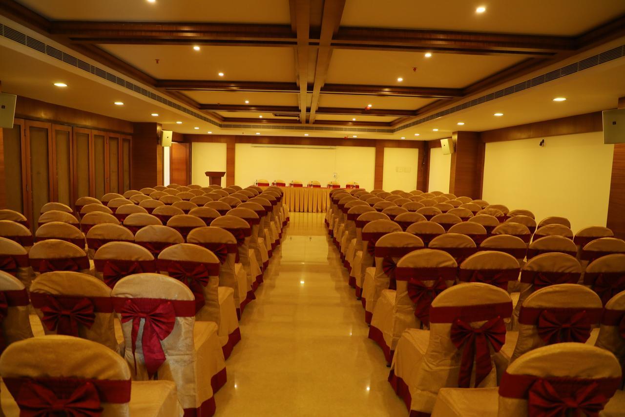 Hotel Karthika Park Kazhakuttam Экстерьер фото