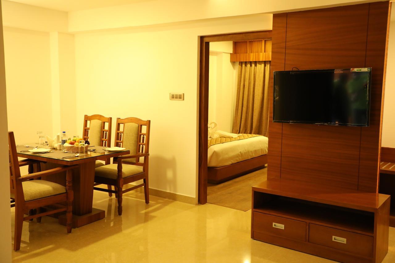Hotel Karthika Park Kazhakuttam Экстерьер фото
